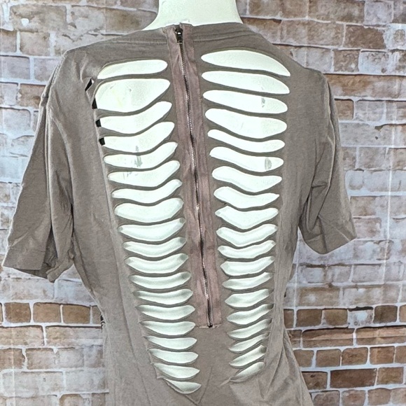 Affliction Women’s Graphic Short Sleeve V-Neck T-Shirt -NWT - Size: Large - Picture 7 of 10